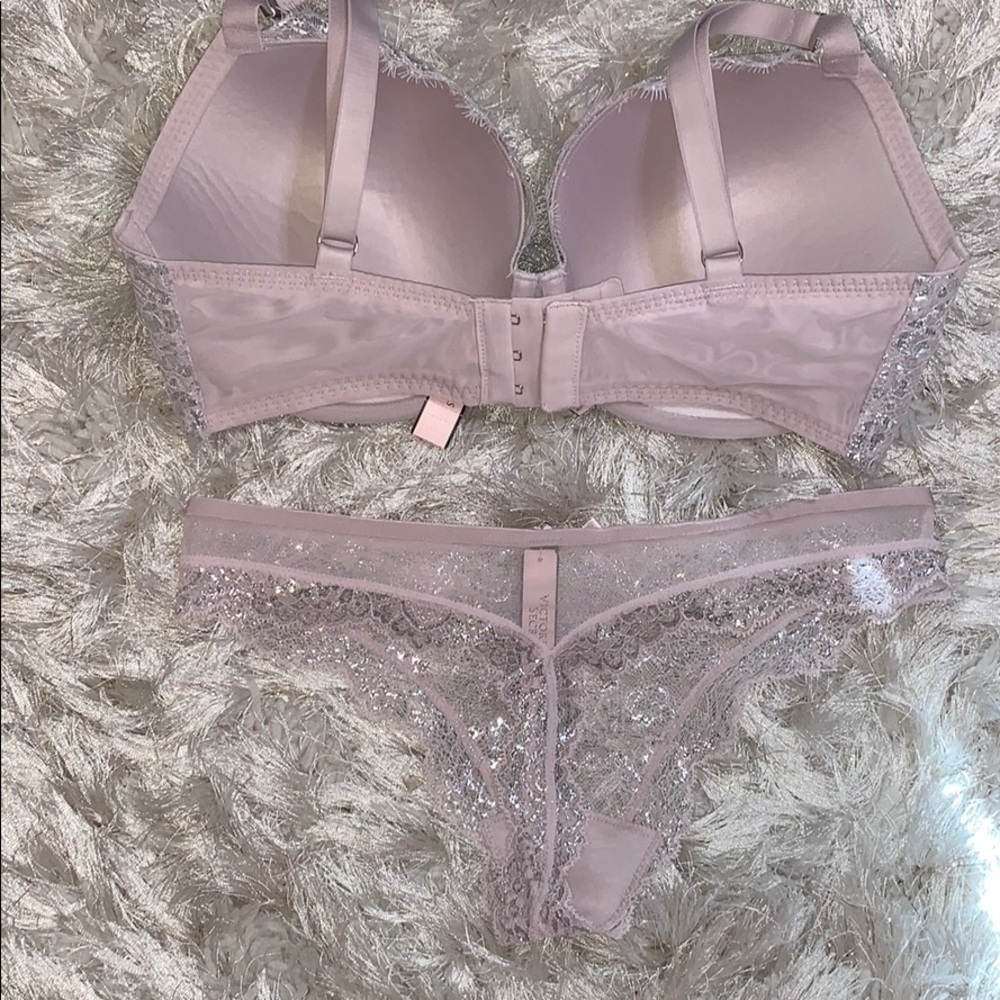 NWT vs 34DDD/M - Picture 2 of 6
